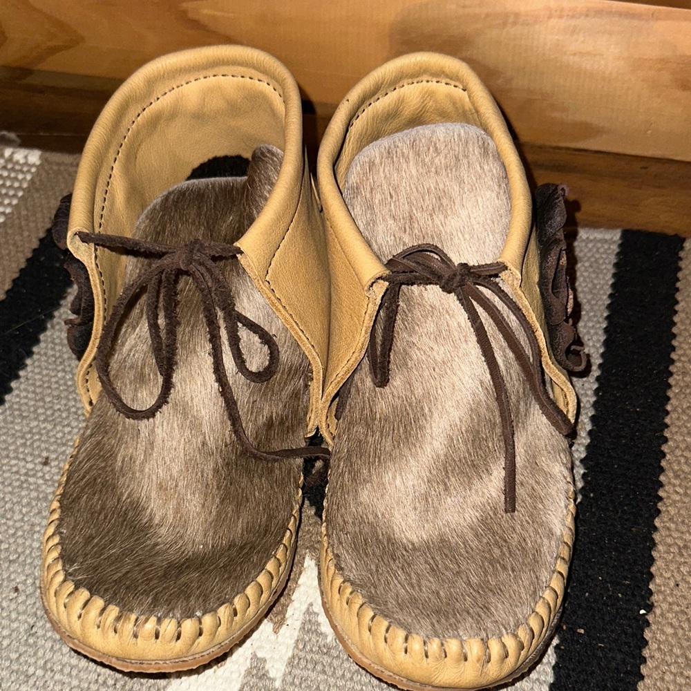 Women's Floral Moccasins in Tan and Teal - Picture 5 of 8